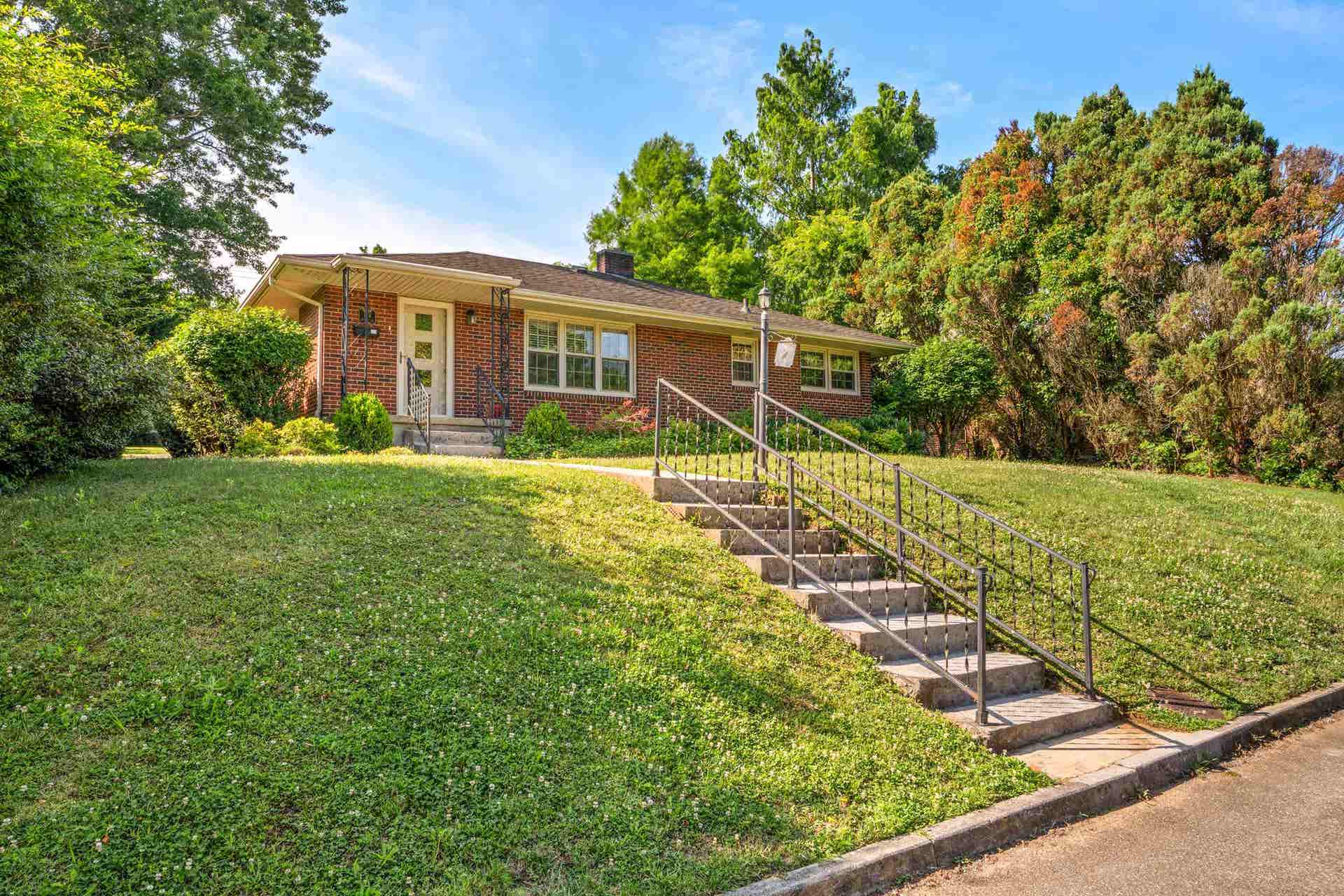104 Arnold Avenue, Radford, VA 24141