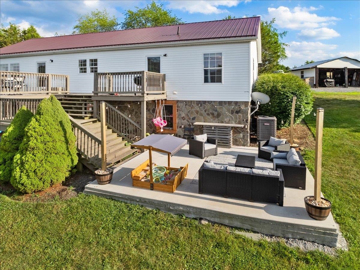 4180 DRY VALLEY Road, Radford, VA 24141
