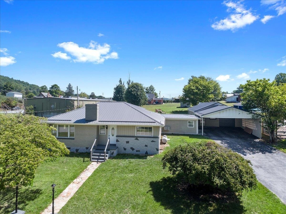 121 Spring Street, Rich Creek, VA 24147