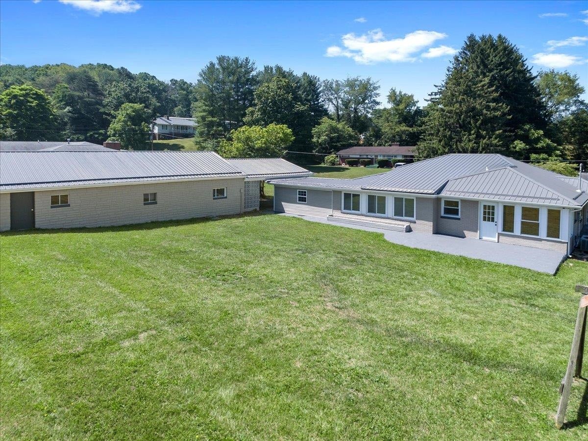 121 Spring Street, Rich Creek, VA 24147