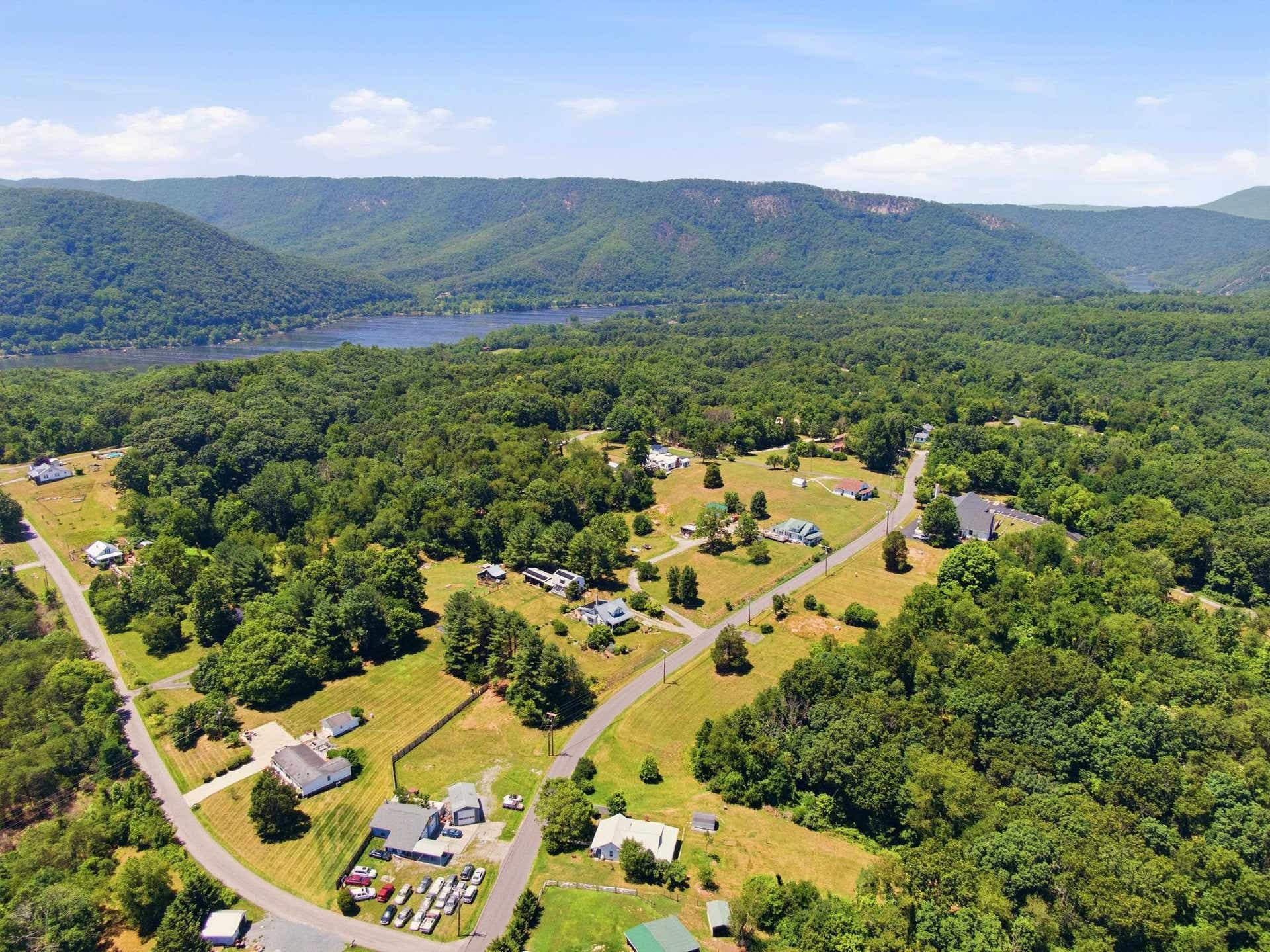 6210 Centennial Road, Blacksburg, VA 24060