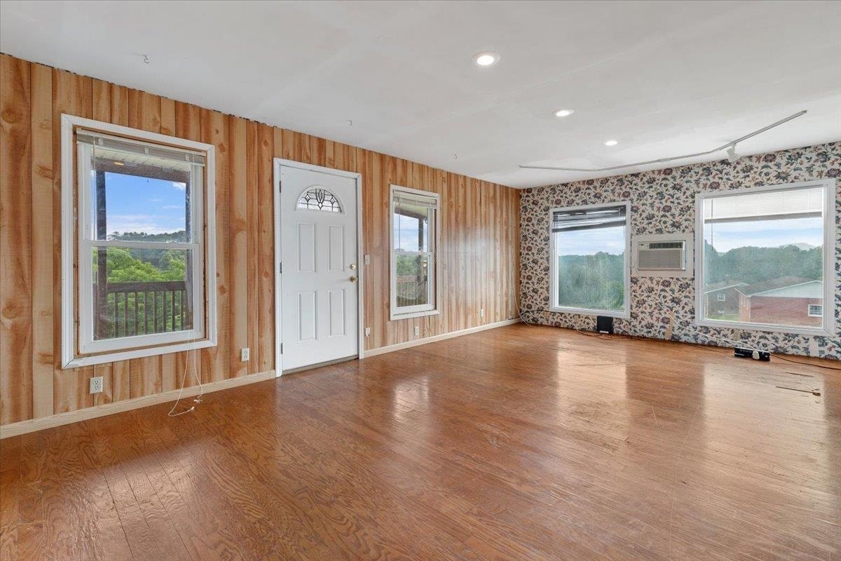 318 Sunny Ridge Road, Pearisburg, VA 24134