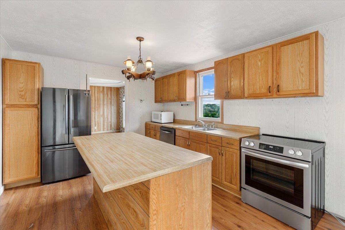 318 Sunny Ridge Road, Pearisburg, VA 24134