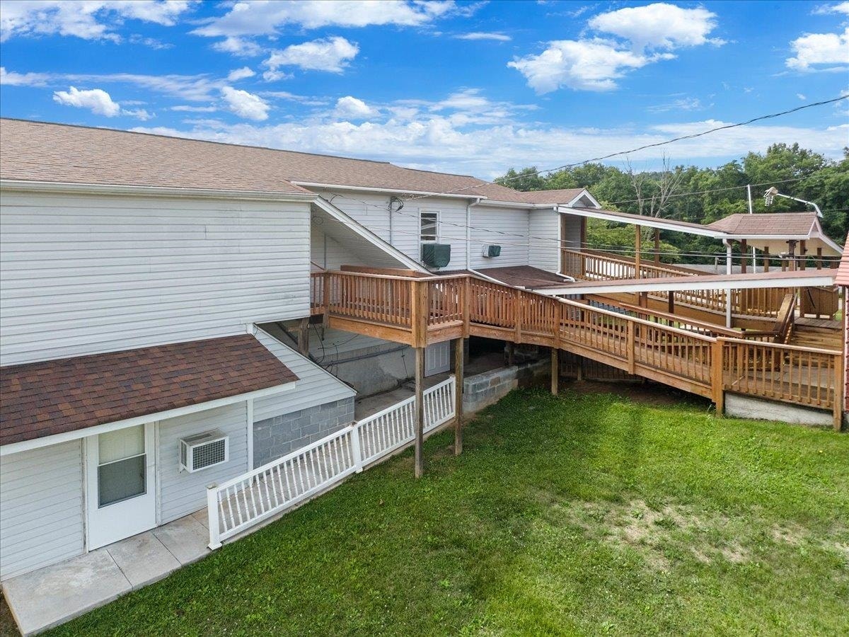 318 Sunny Ridge Road, Pearisburg, VA 24134