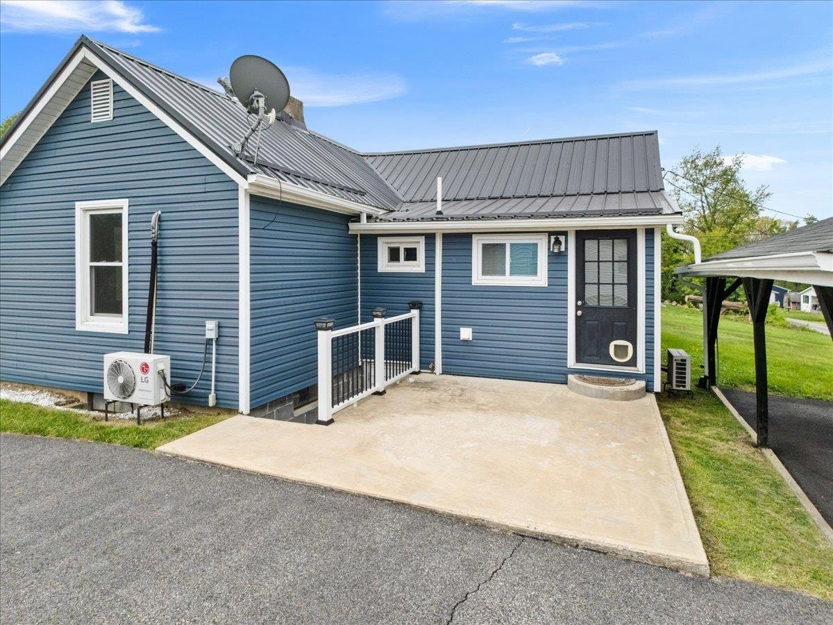 690 Harless Street, Christiansburg, VA 24073
