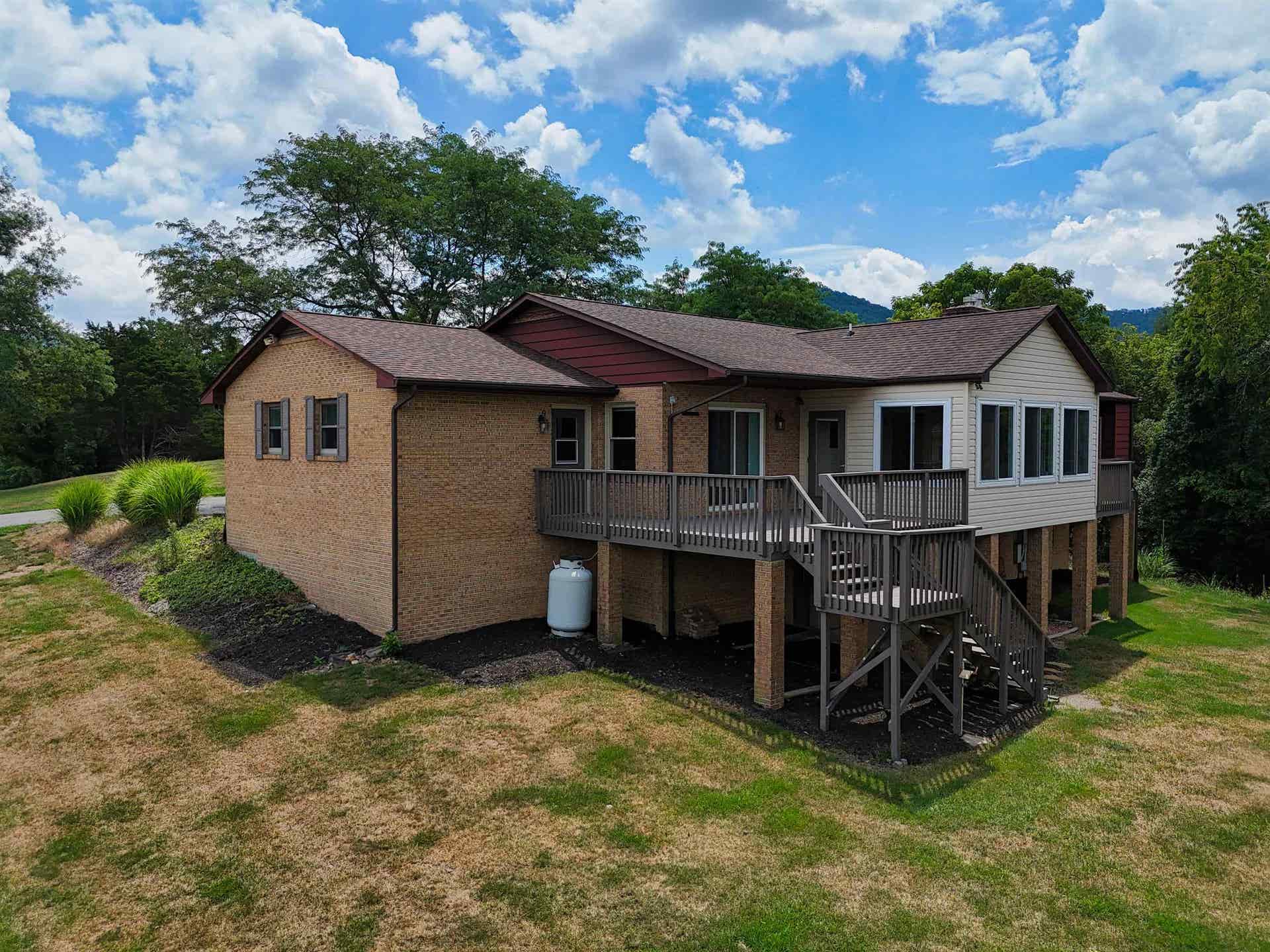 1729 MOUNTAINSIDE Drive, Blacksburg, VA 24060