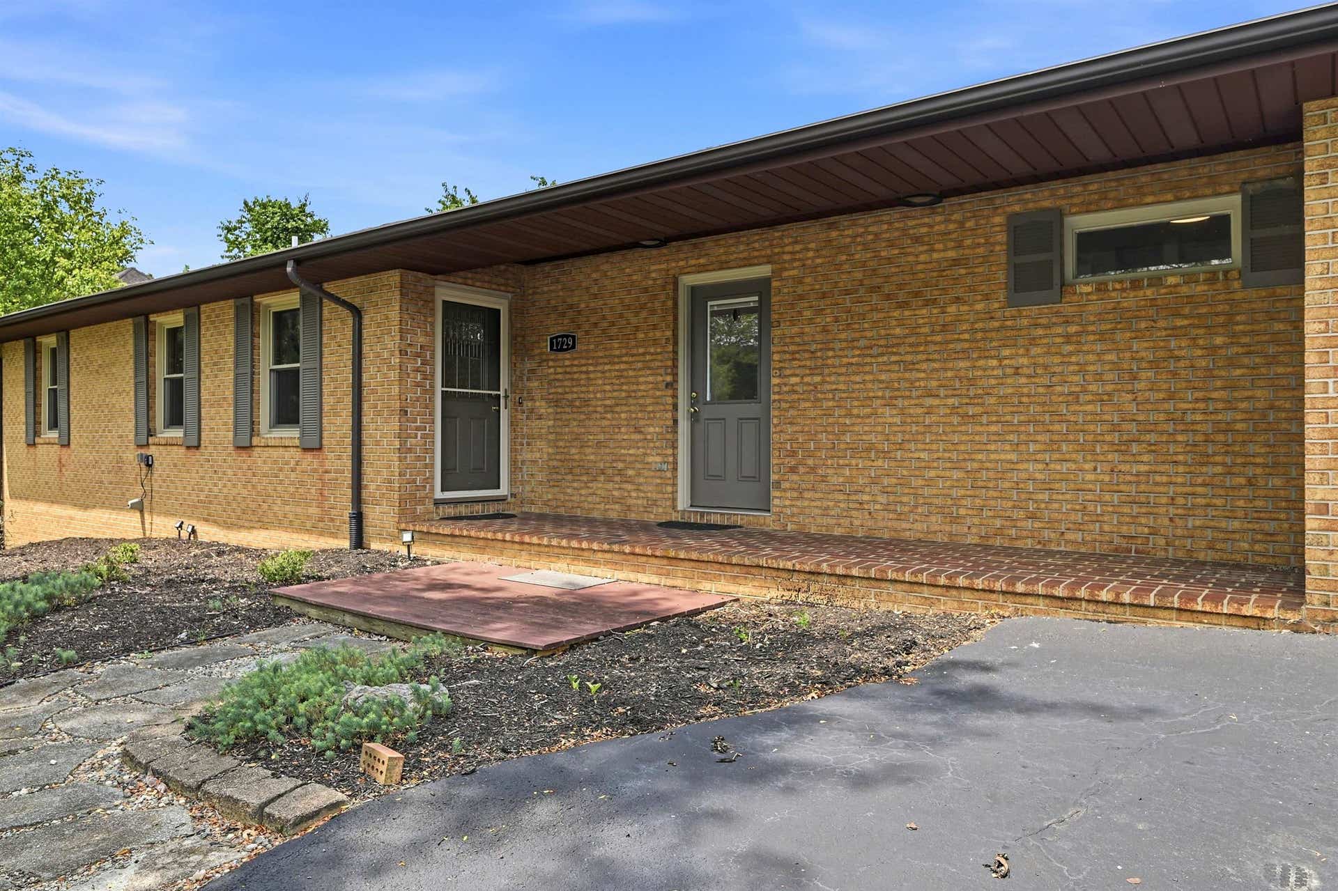 1729 MOUNTAINSIDE Drive, Blacksburg, VA 24060
