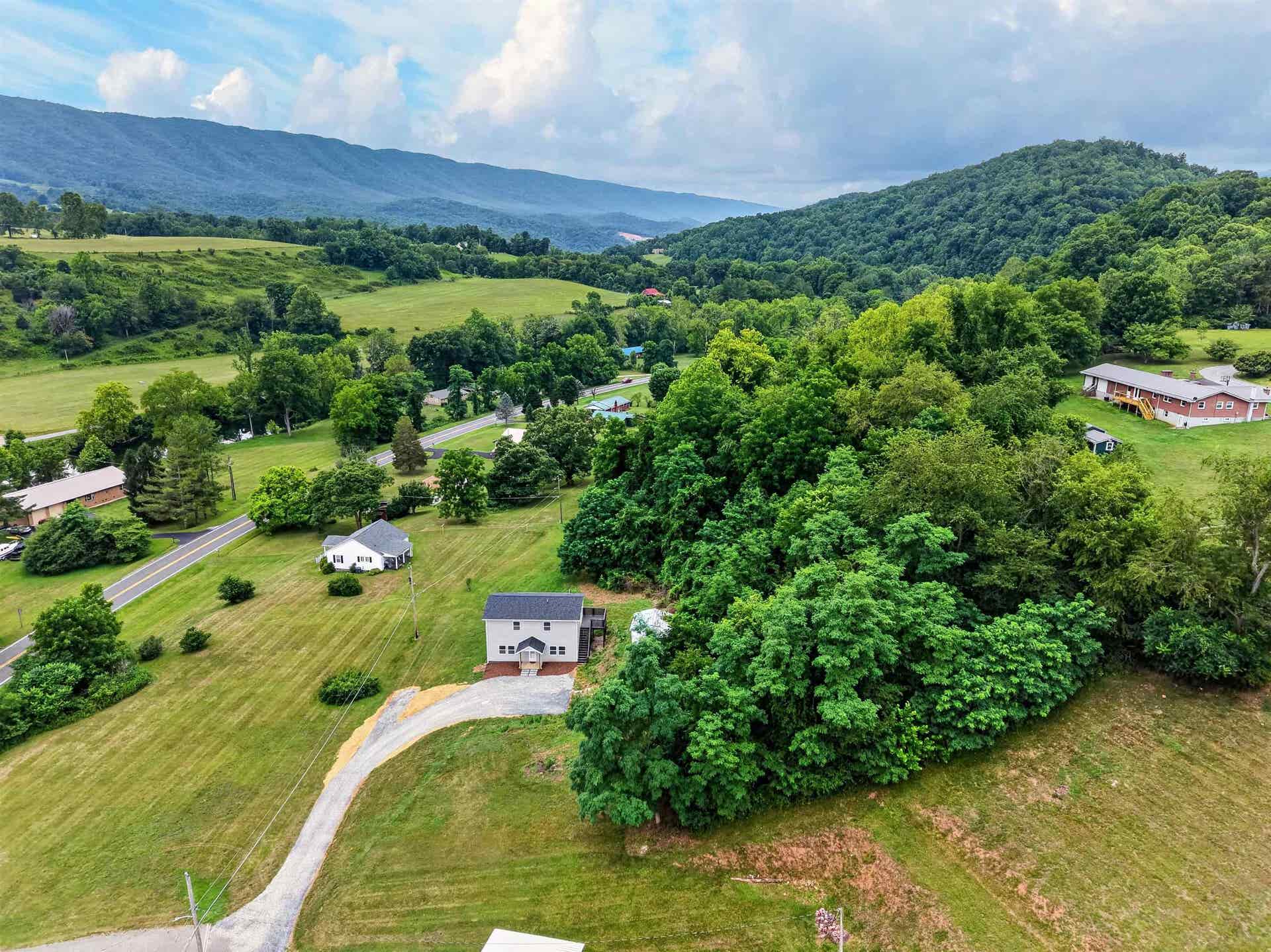 125 Dill Street, Narrows, VA 24124