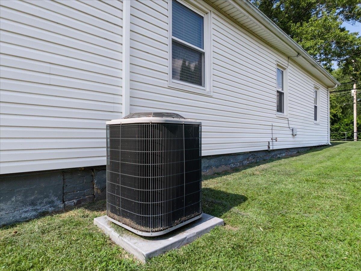 2209 W MAIN Street, Radford, VA 24141