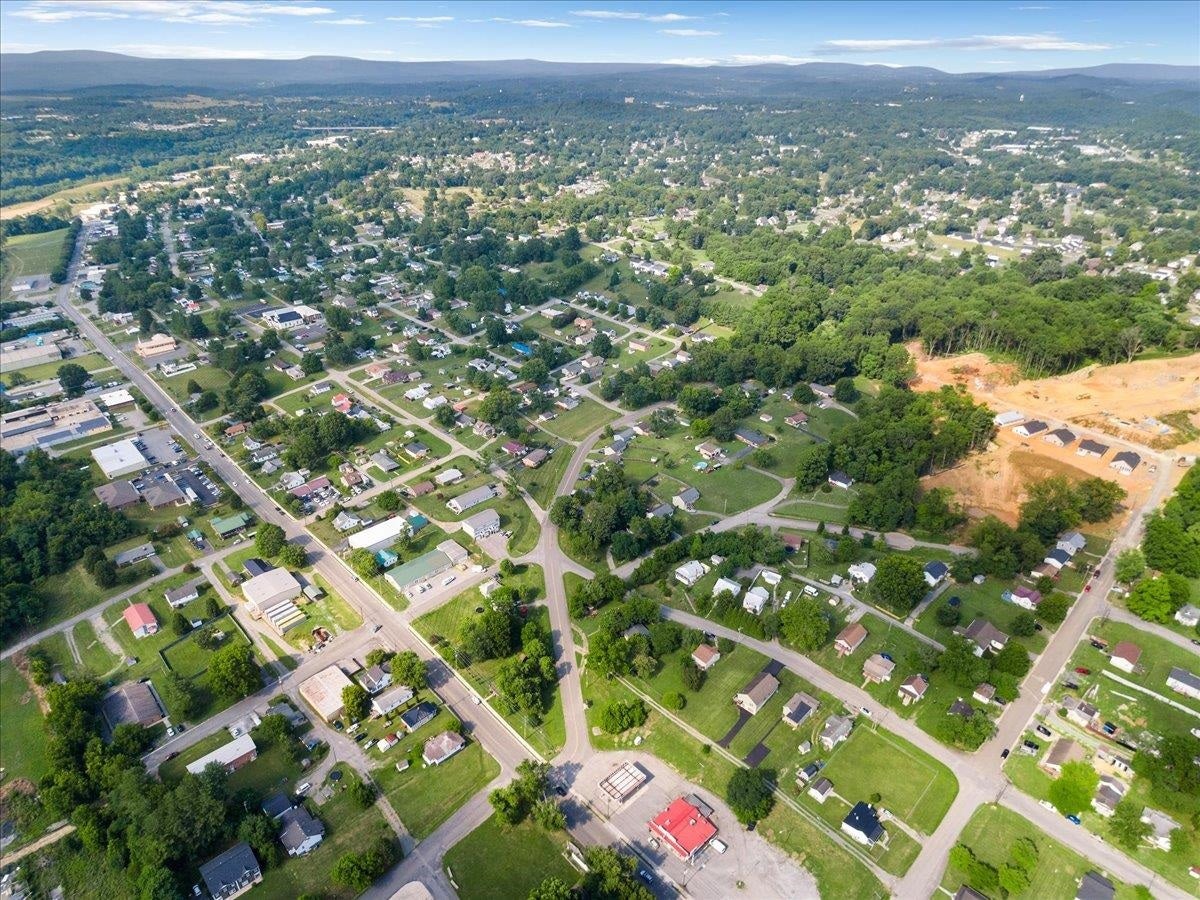 2209 W MAIN Street, Radford, VA 24141