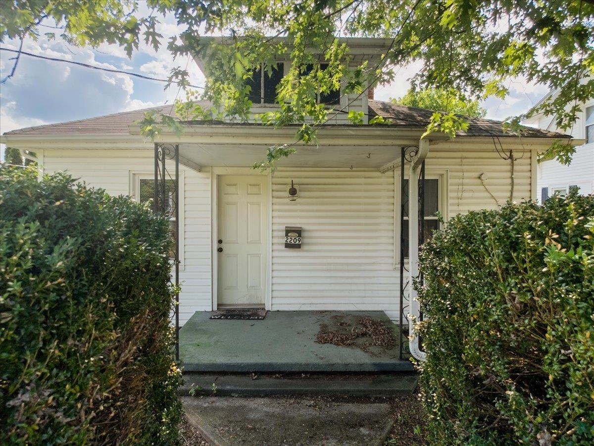 2209 W MAIN Street, Radford, VA 24141