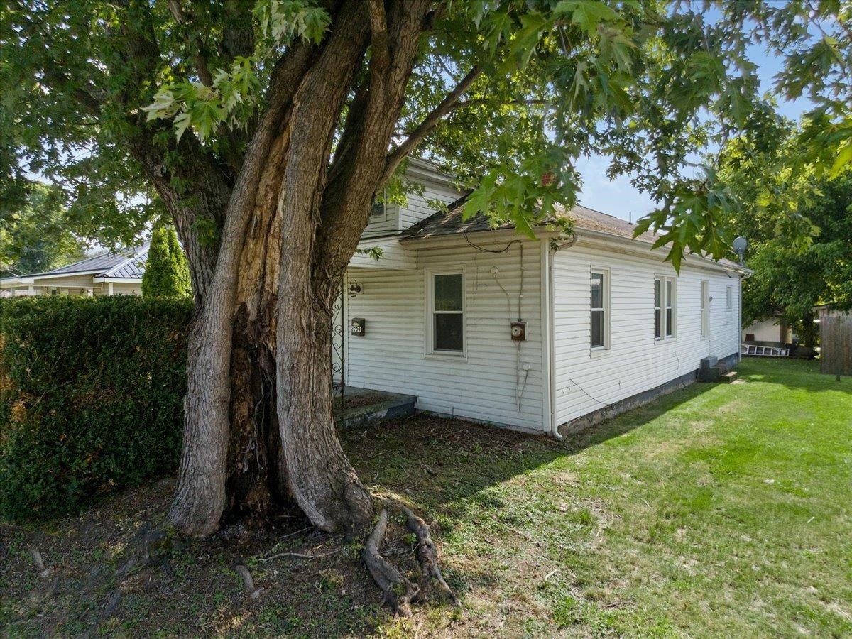 2209 W MAIN Street, Radford, VA 24141