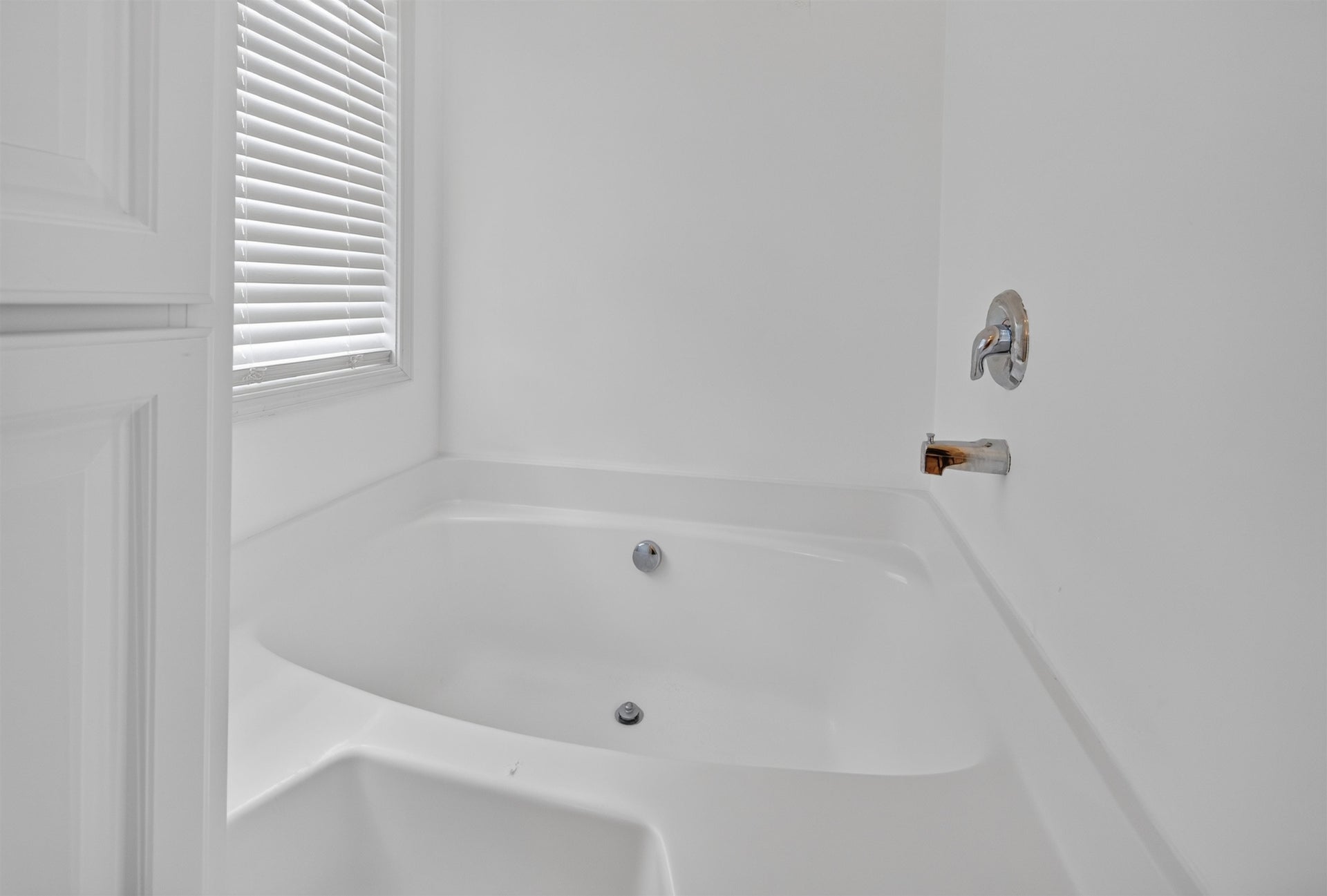 230 CHELSEA Loop, Christiansburg, VA 24073