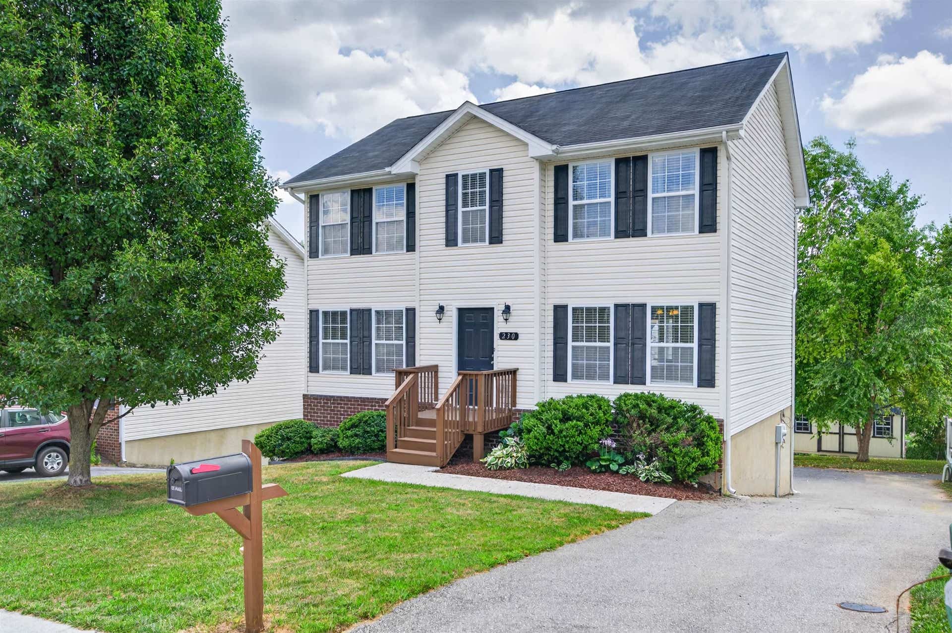 230 CHELSEA Loop, Christiansburg, VA 24073