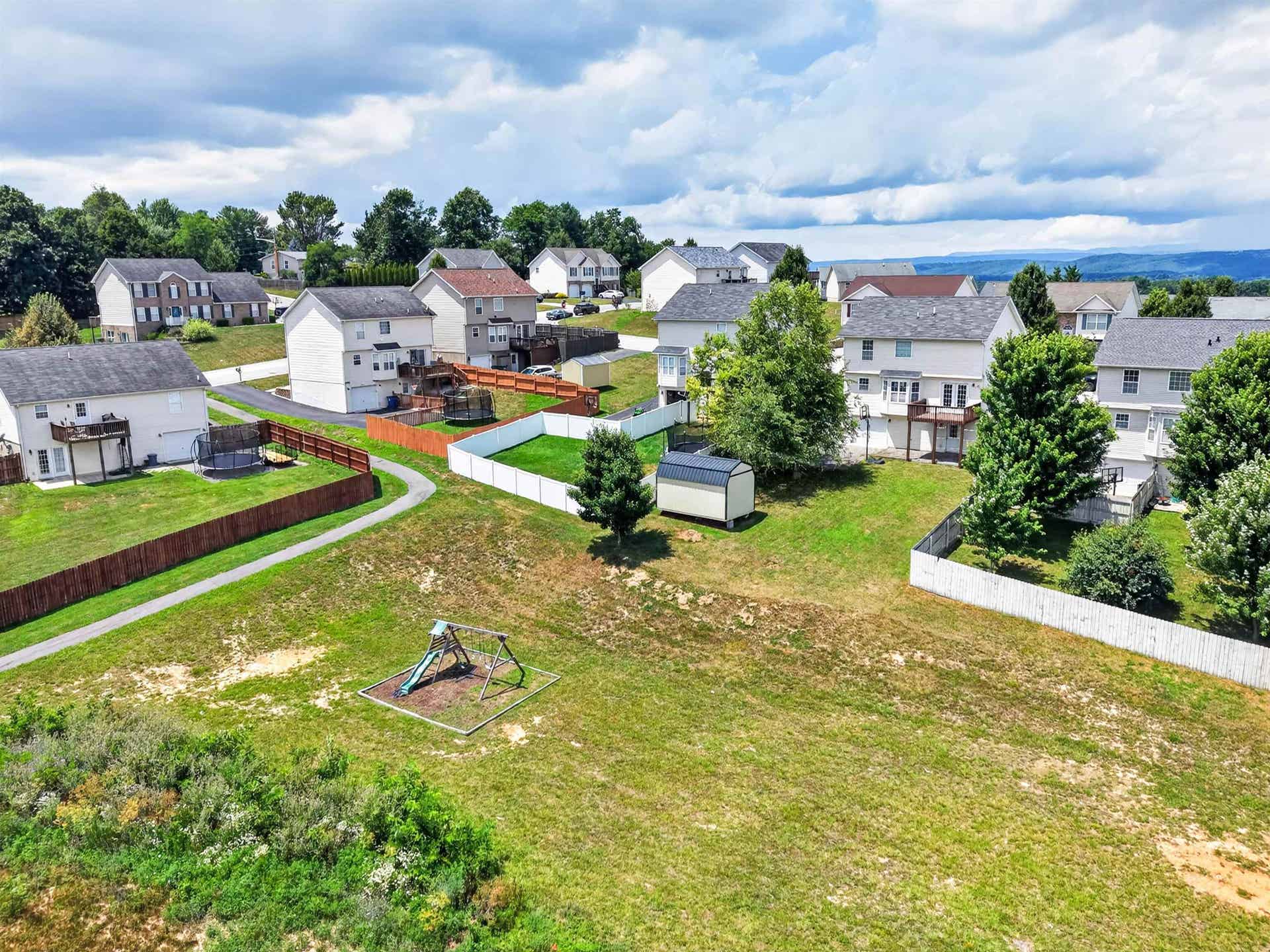230 CHELSEA Loop, Christiansburg, VA 24073