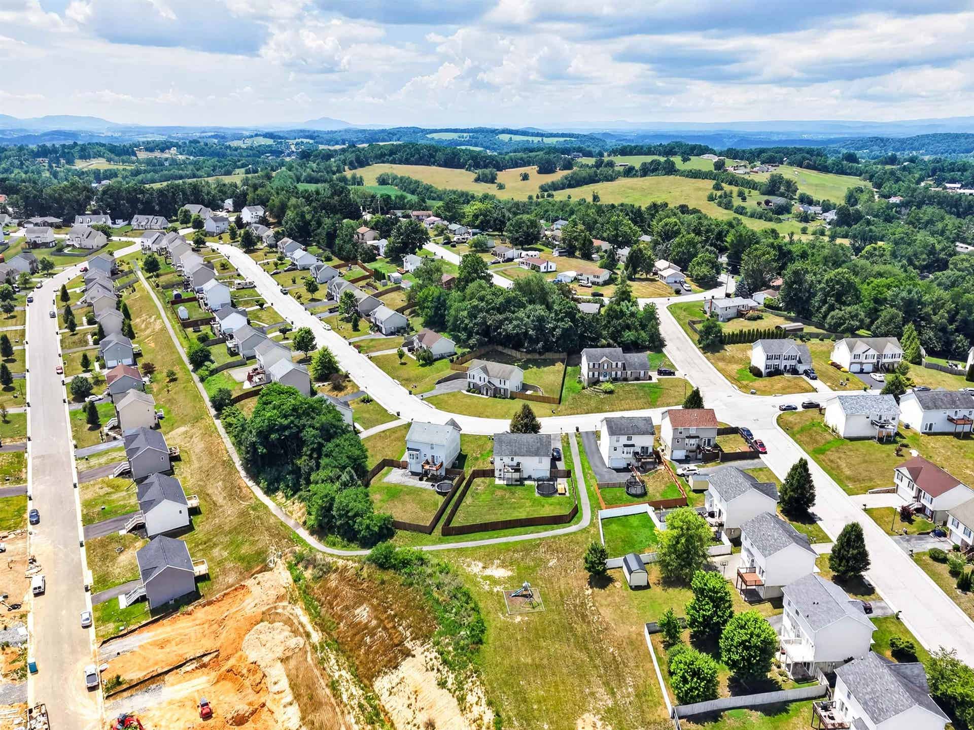 230 CHELSEA Loop, Christiansburg, VA 24073
