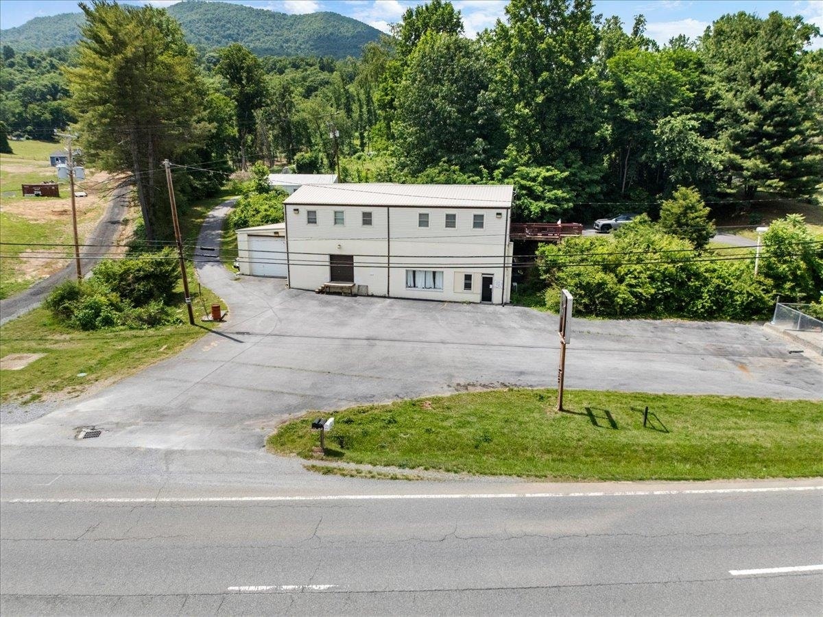 1194 Pulaski Giles Turnpike, Pearisburg, VA 24134