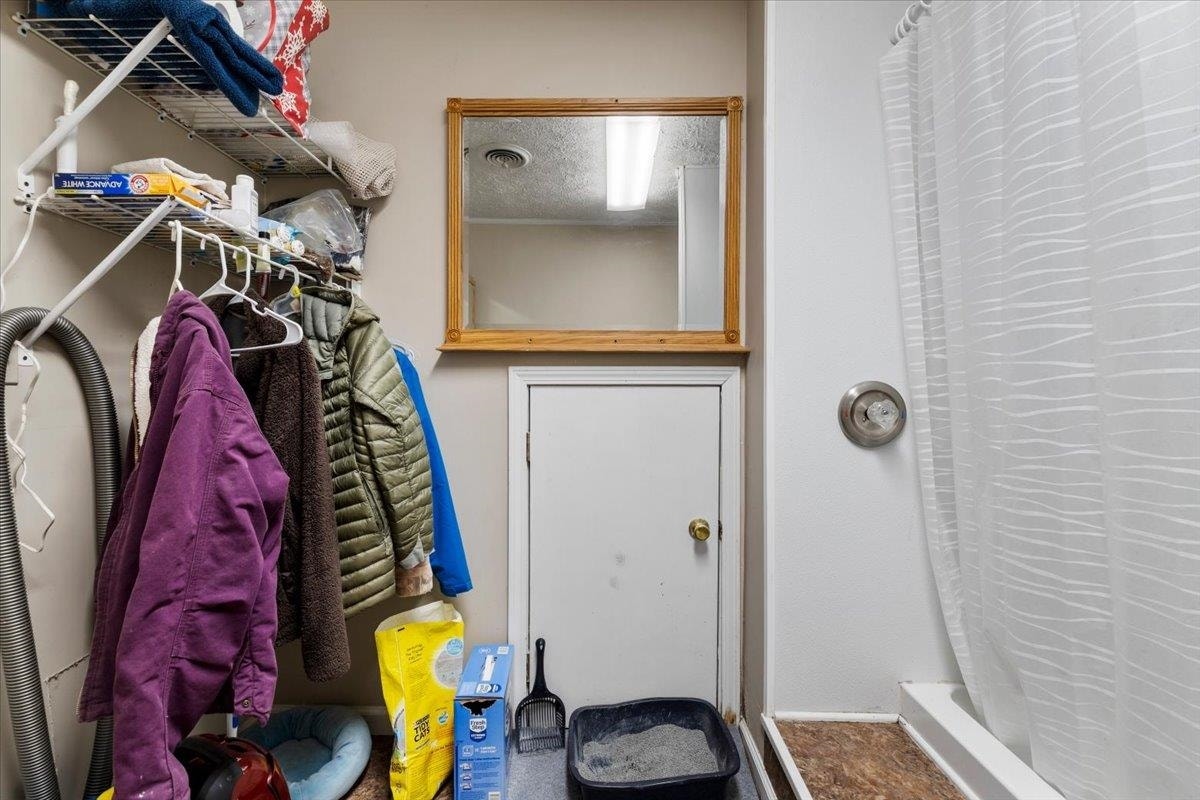 1194 Pulaski Giles Turnpike, Pearisburg, VA 24134