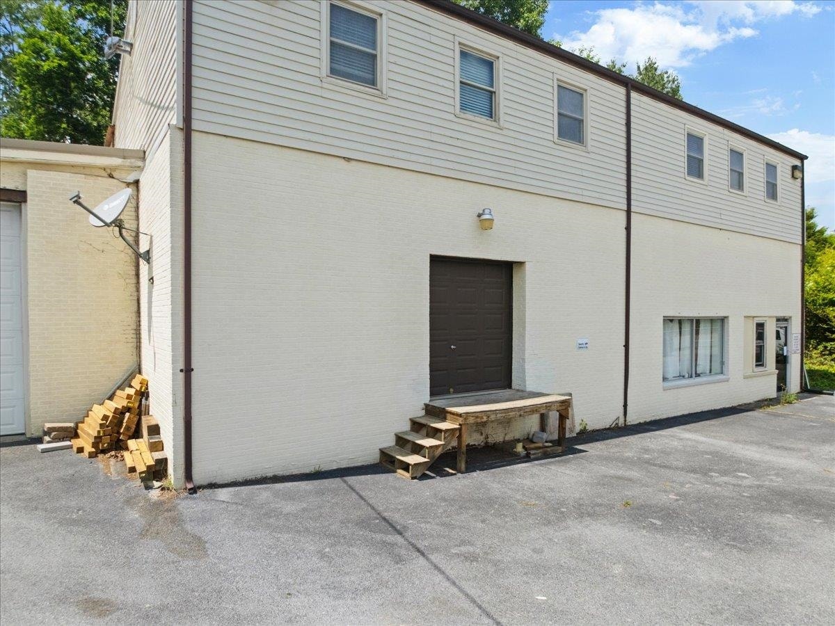 1194 Pulaski Giles Turnpike, Pearisburg, VA 24134