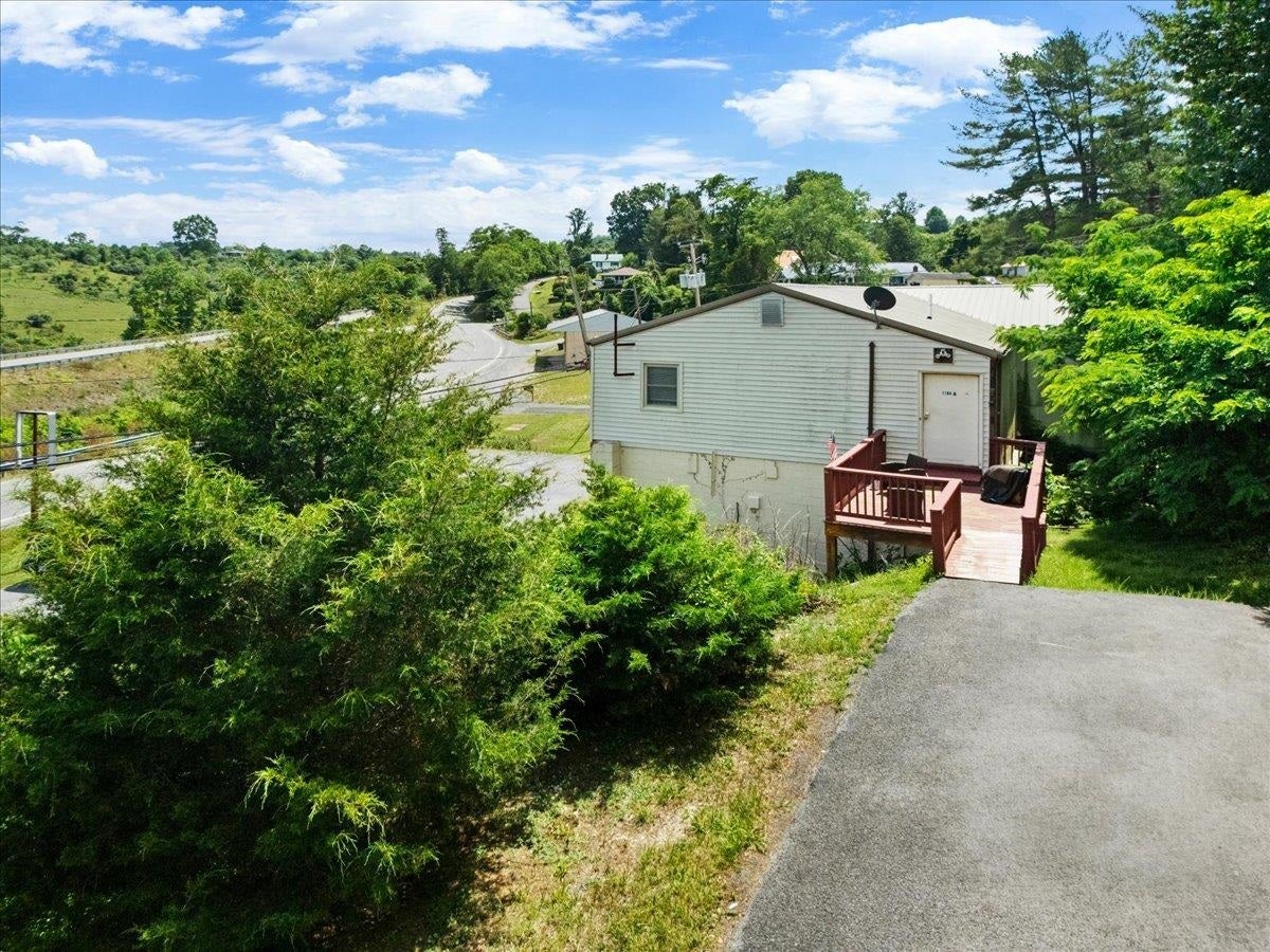 1194 Pulaski Giles Turnpike, Pearisburg, VA 24134