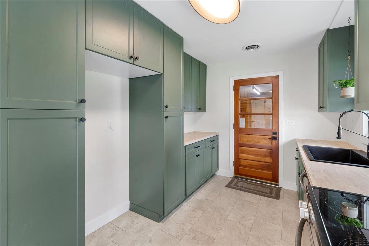 950 MCHENRY Avenue, Christiansburg, VA 24073