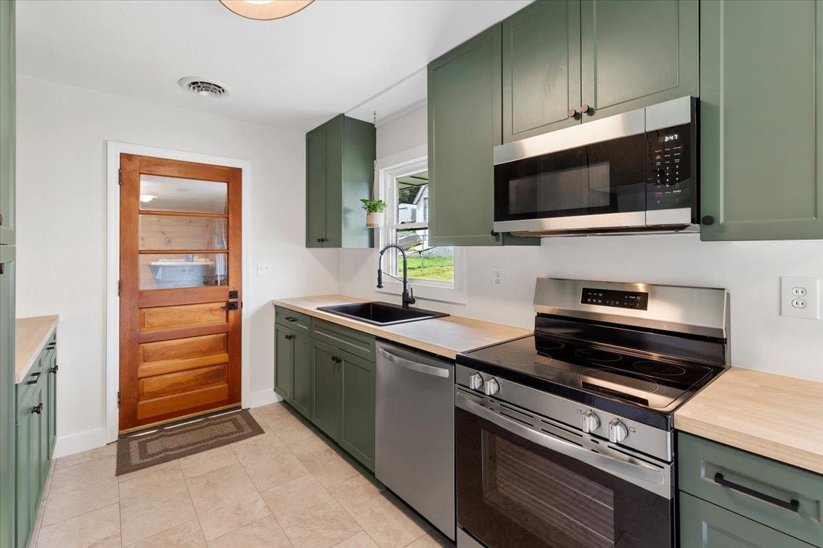 950 MCHENRY Avenue, Christiansburg, VA 24073