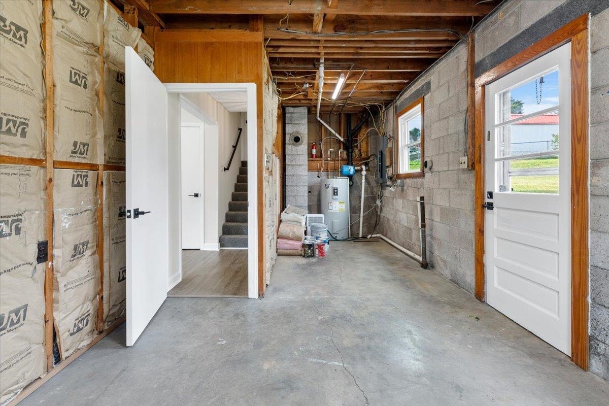 950 MCHENRY Avenue, Christiansburg, VA 24073