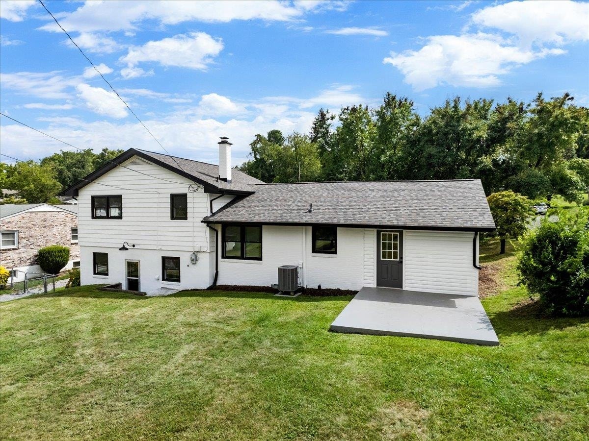 950 MCHENRY Avenue, Christiansburg, VA 24073