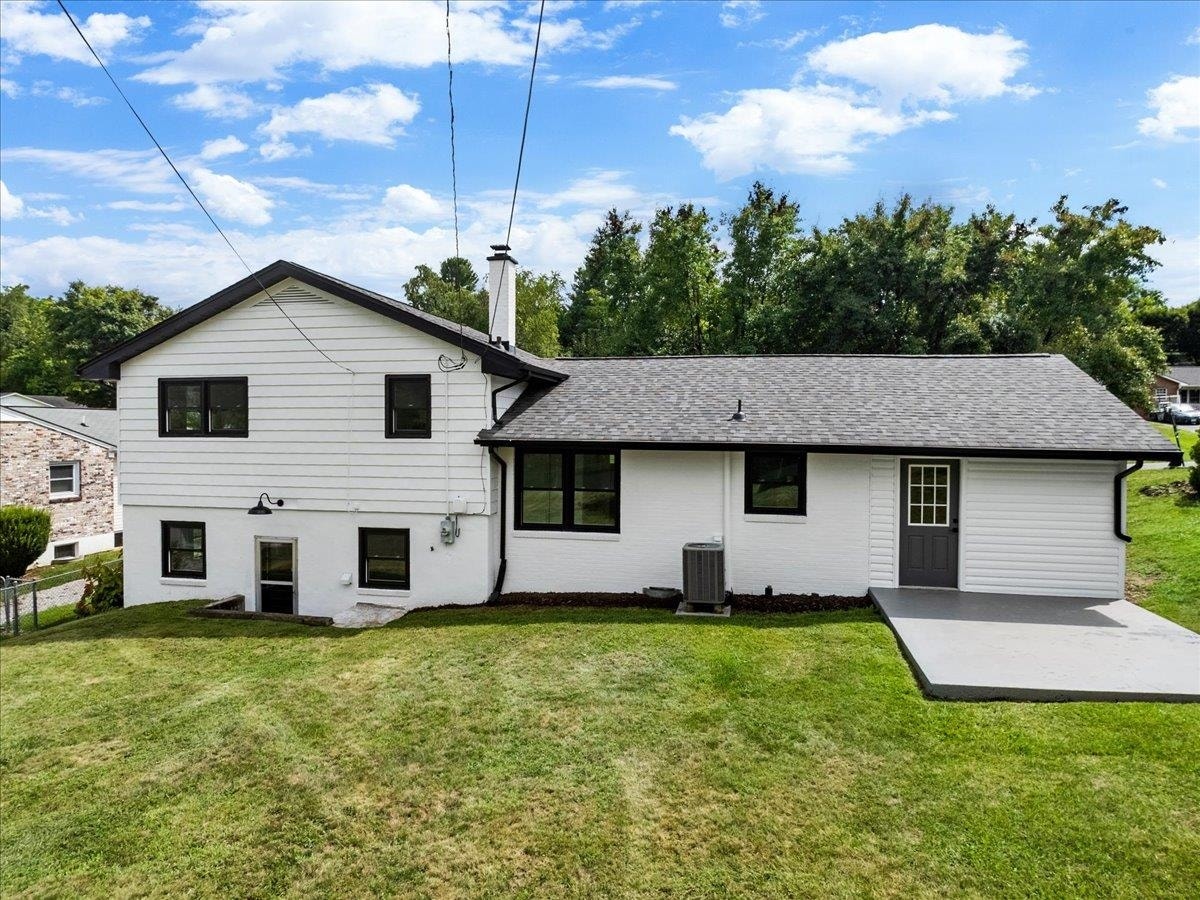 950 MCHENRY Avenue, Christiansburg, VA 24073