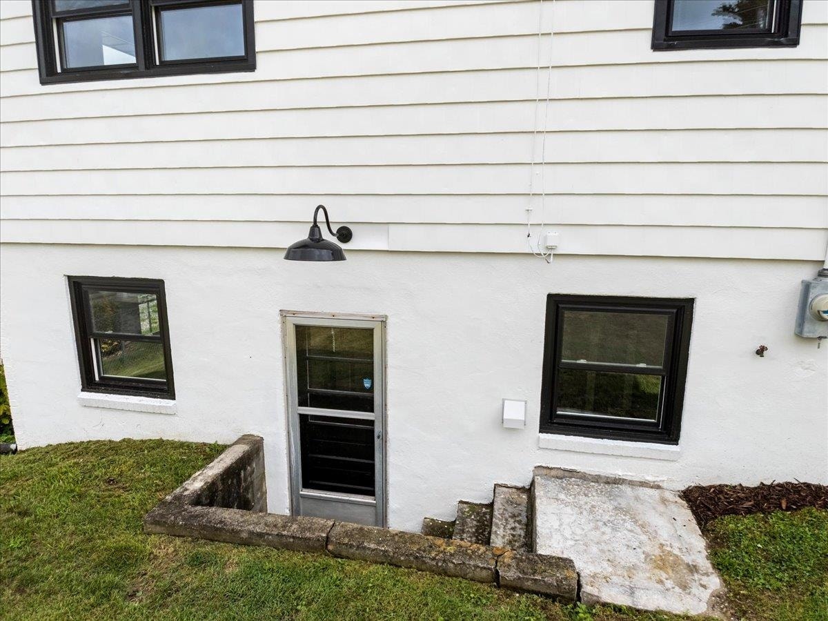 950 MCHENRY Avenue, Christiansburg, VA 24073