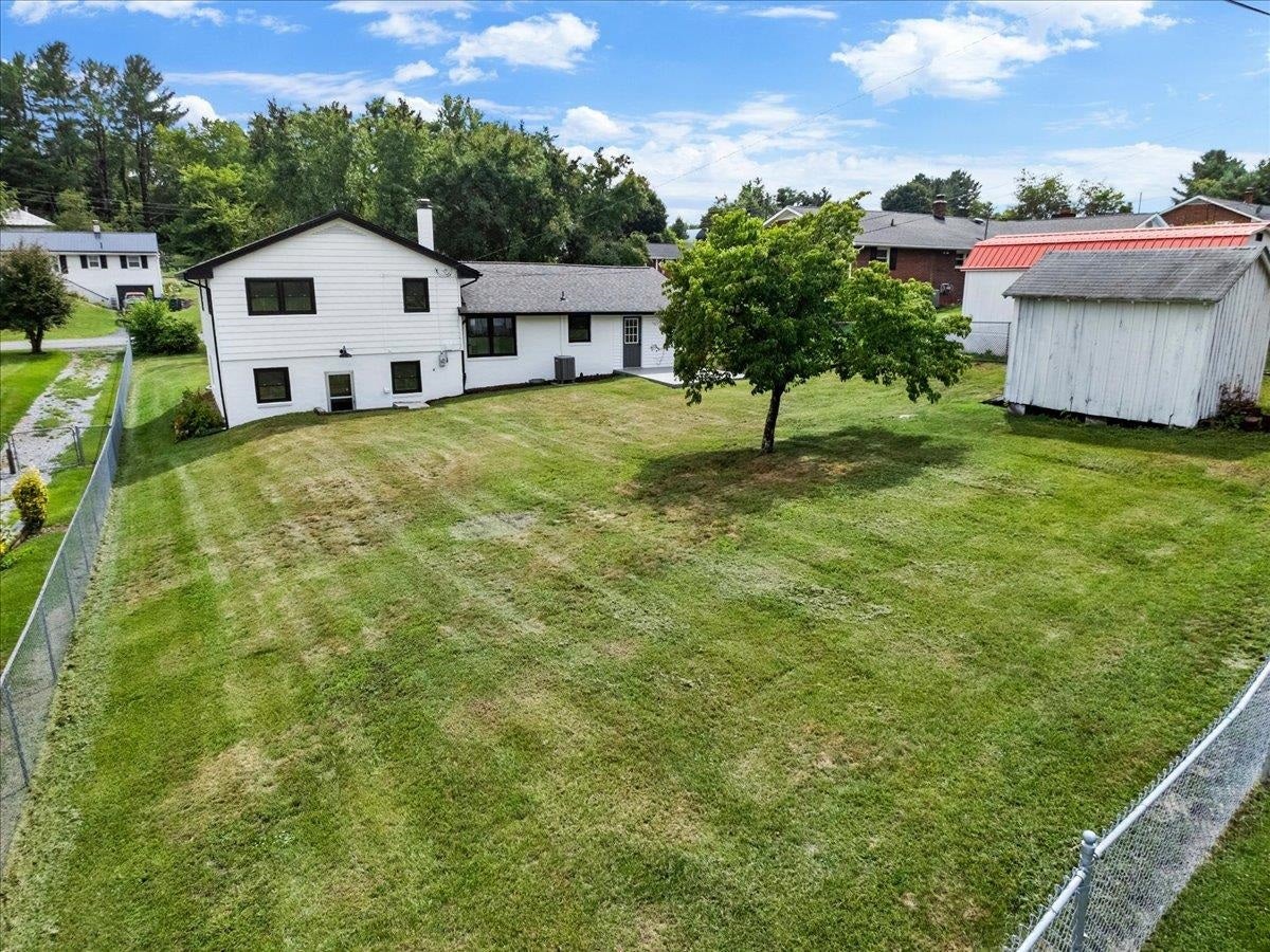 950 MCHENRY Avenue, Christiansburg, VA 24073