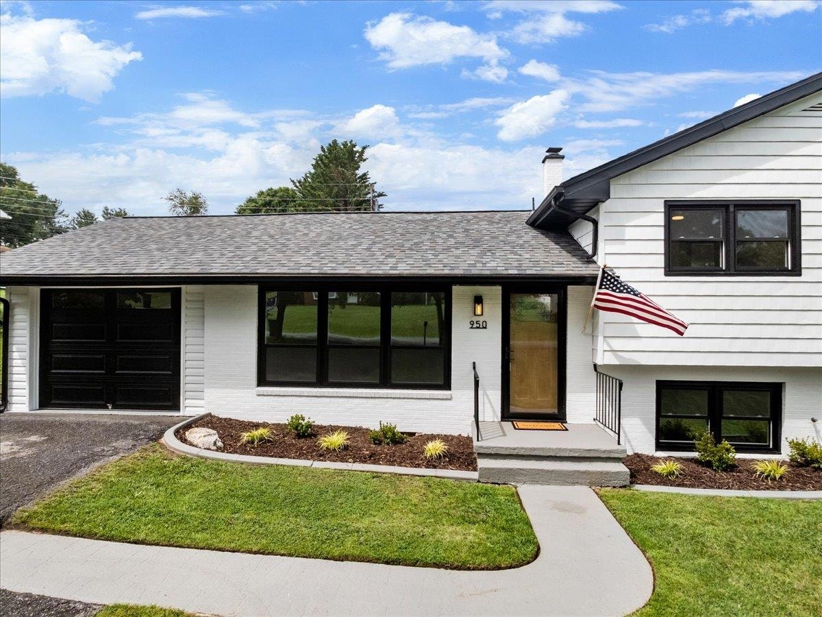 950 MCHENRY Avenue, Christiansburg, VA 24073