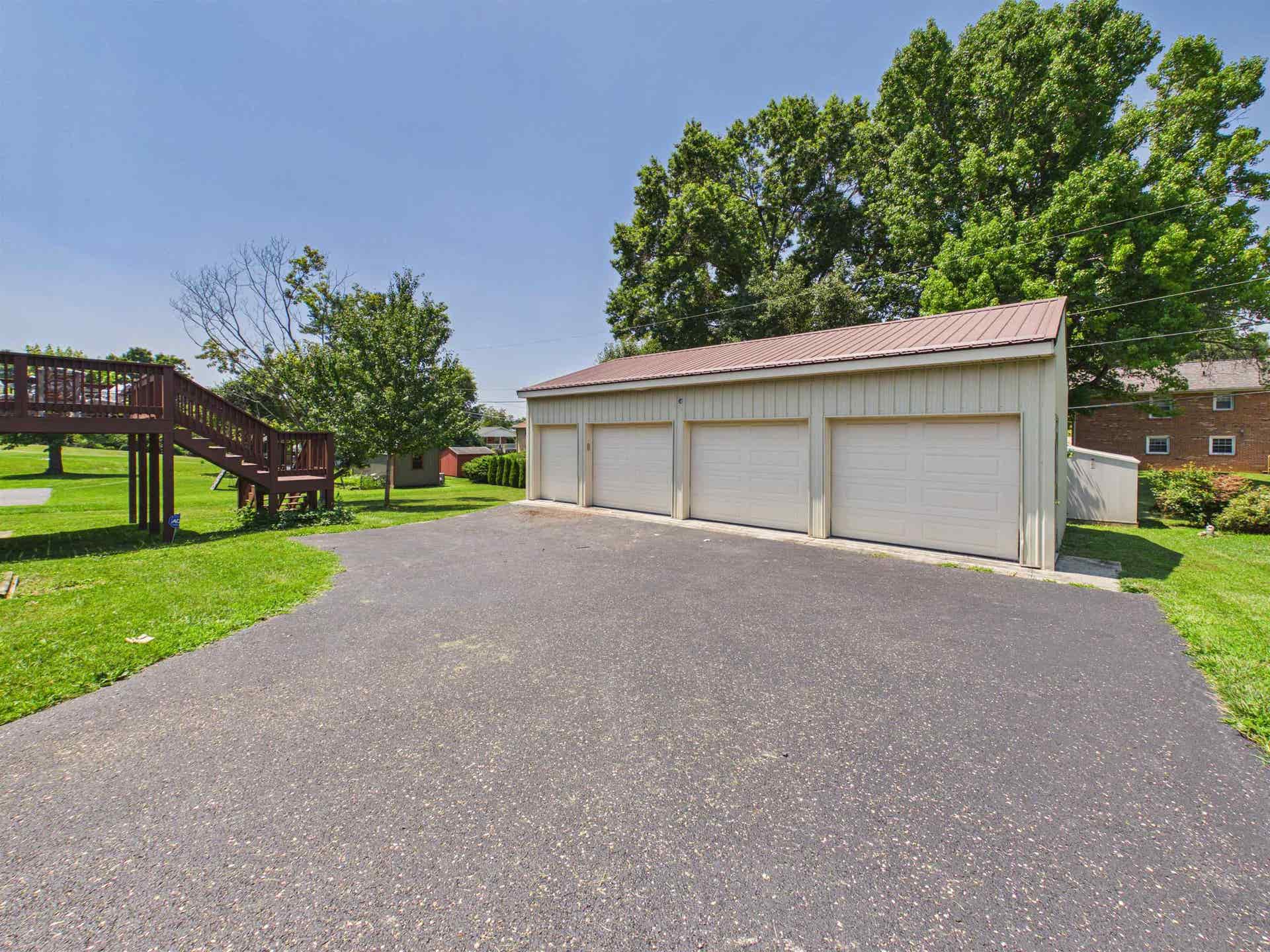 925 Carson Drive, Christiansburg, VA 24073