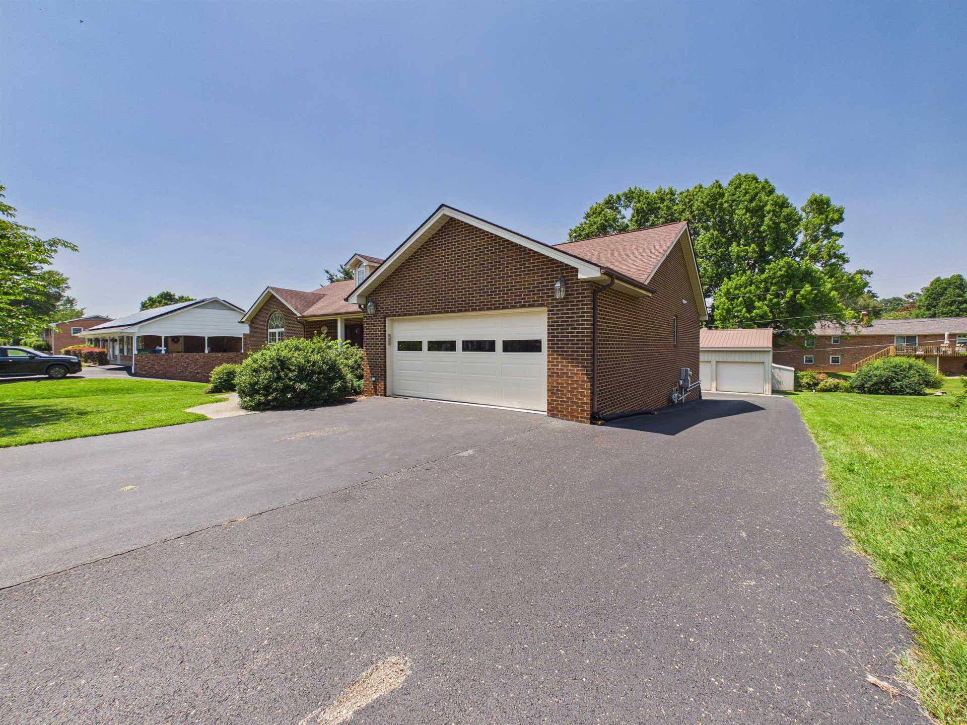 925 Carson Drive, Christiansburg, VA 24073