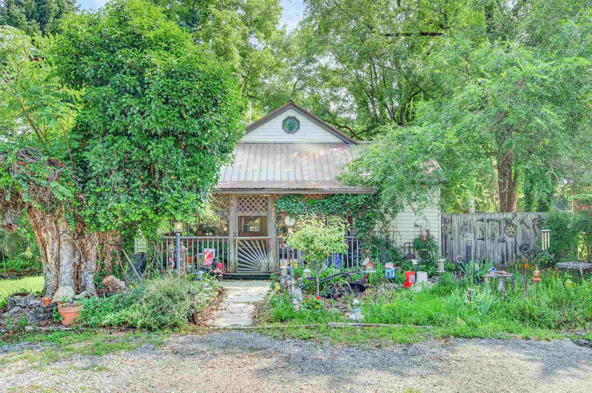 105 TAYLOR Street, Radford, VA 24141