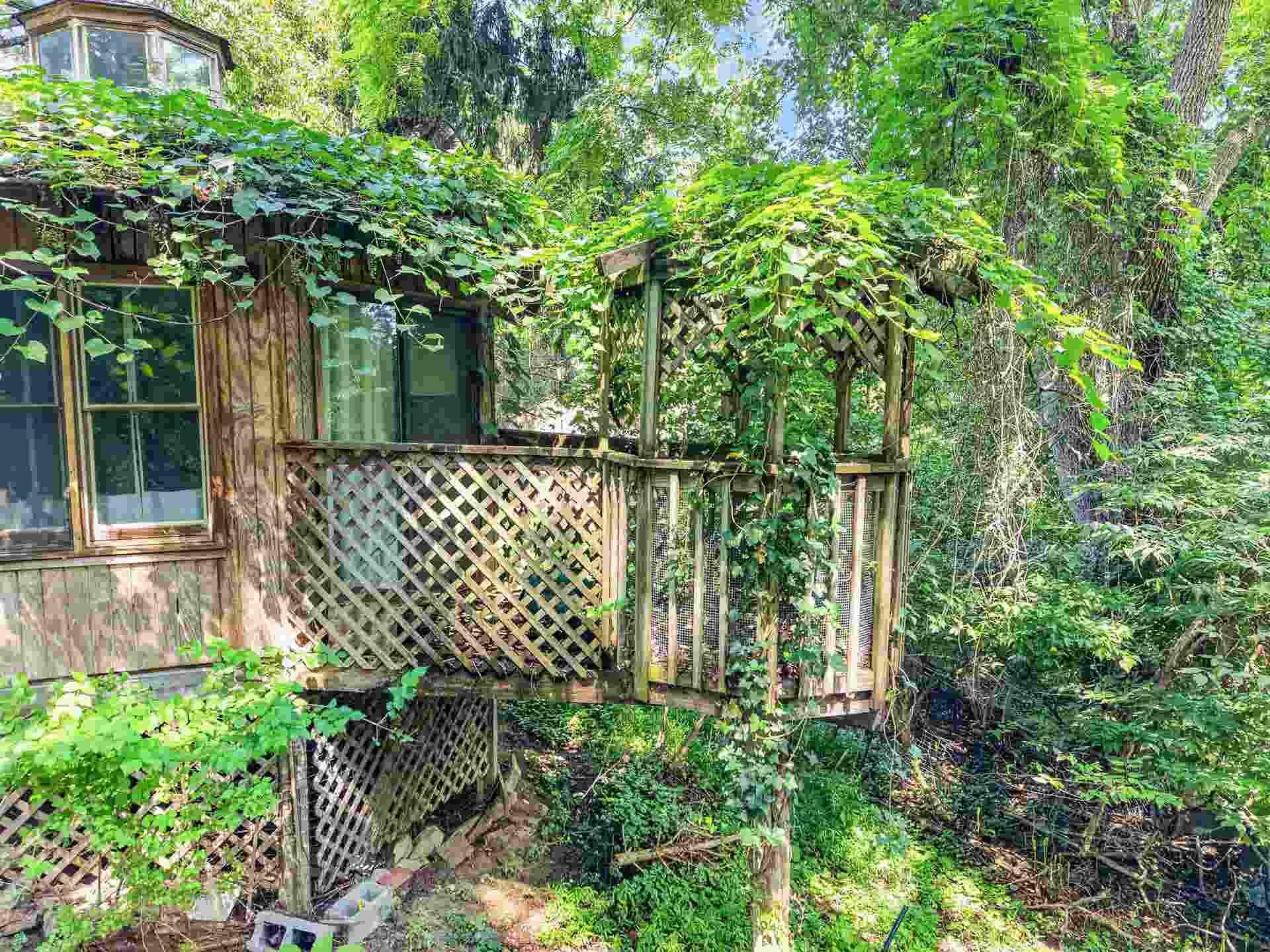 105 TAYLOR Street, Radford, VA 24141
