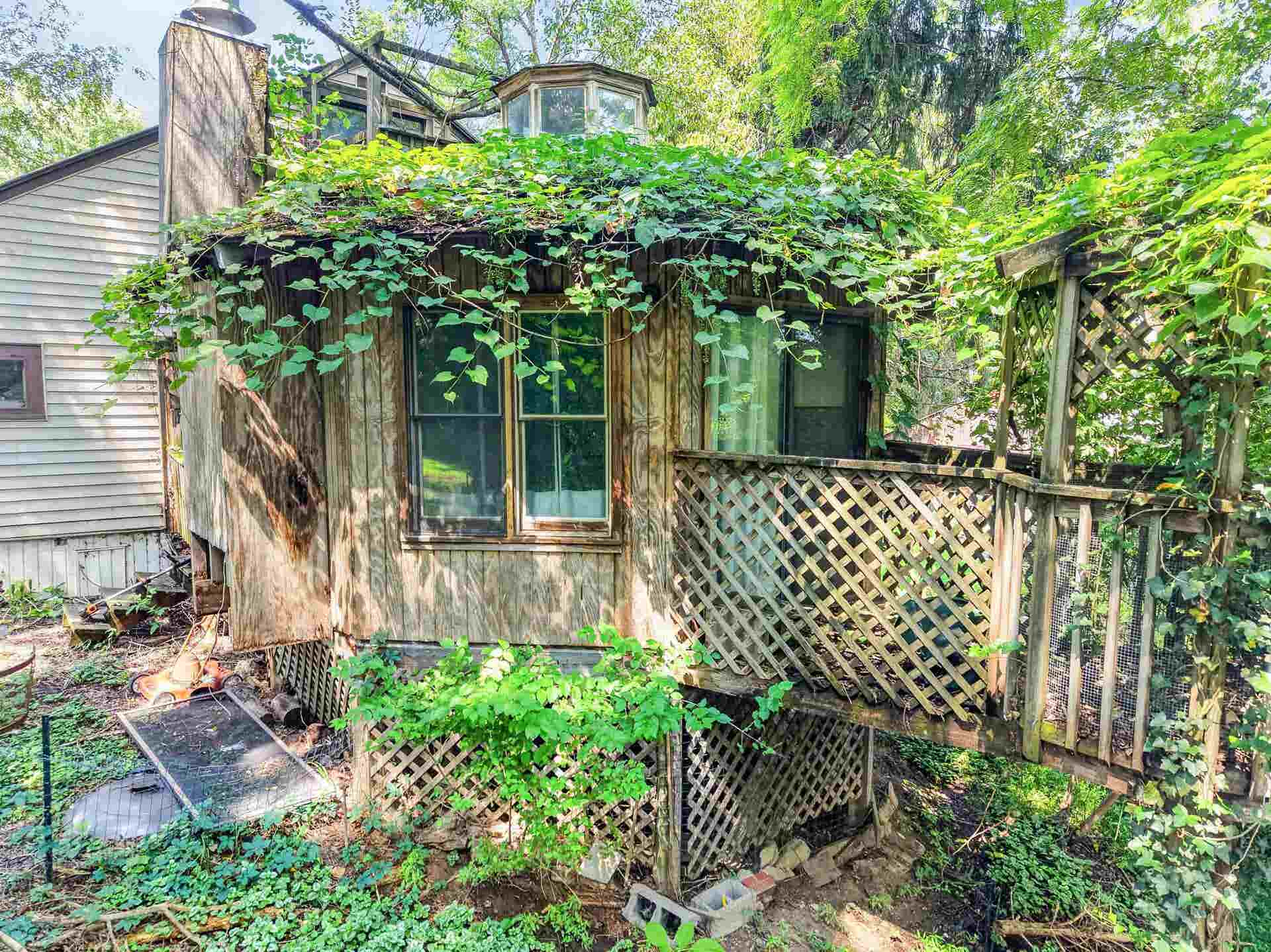 105 TAYLOR Street, Radford, VA 24141