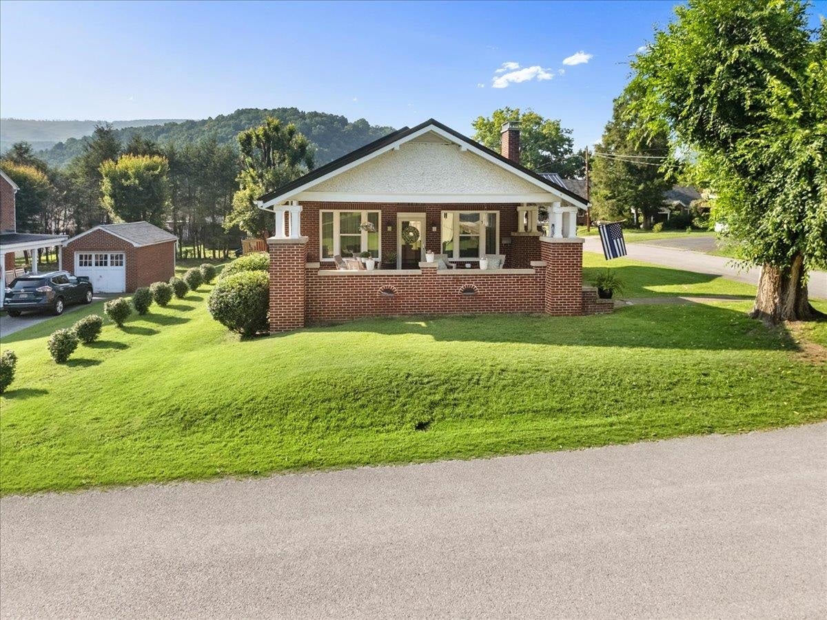 511 Westview Street, Narrows, VA 24124