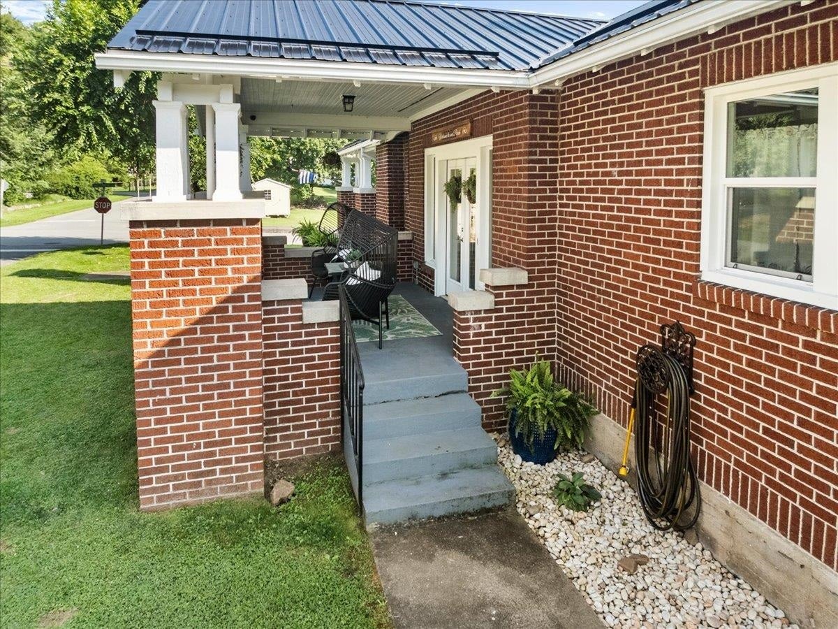 511 Westview Street, Narrows, VA 24124