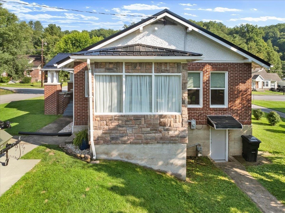 511 Westview Street, Narrows, VA 24124