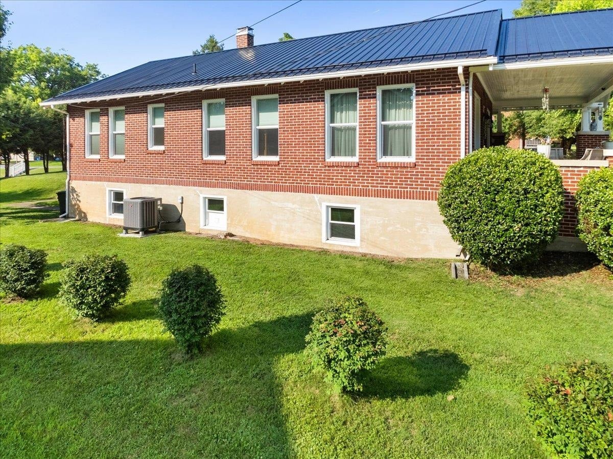 511 Westview Street, Narrows, VA 24124