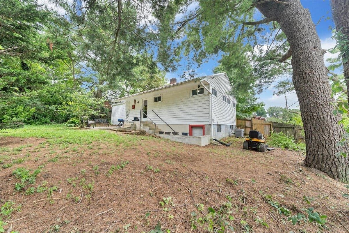 100 Roseland Drive, Christiansburg, VA 24073