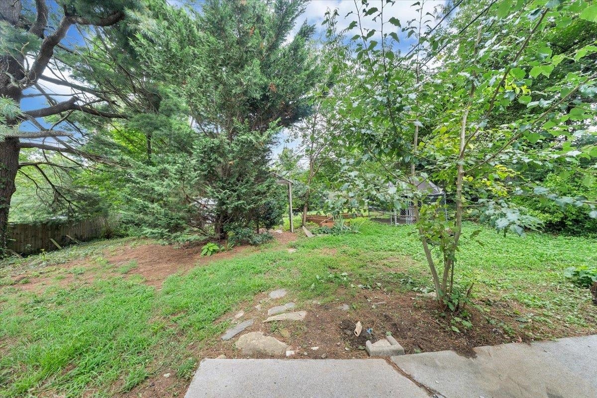 100 Roseland Drive, Christiansburg, VA 24073