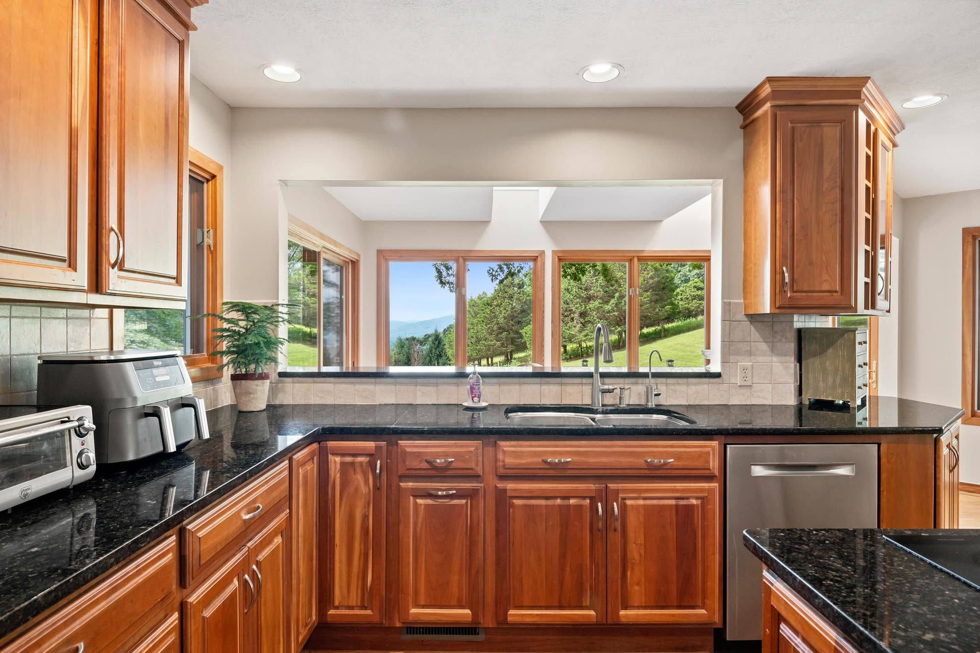 3545 DEER RUN Road, Blacksburg, VA 24060