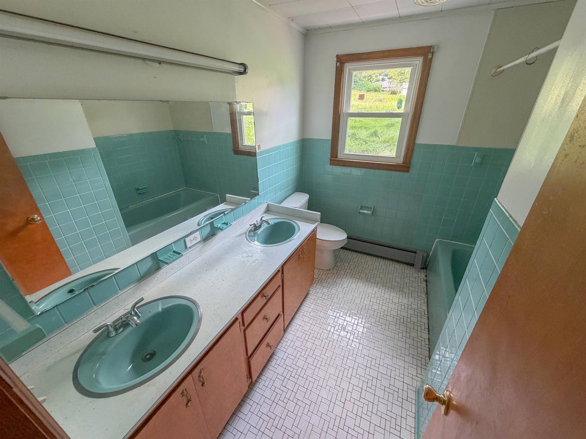 1066 PULASKI GILES Turnpike, Pearisburg, VA 24134