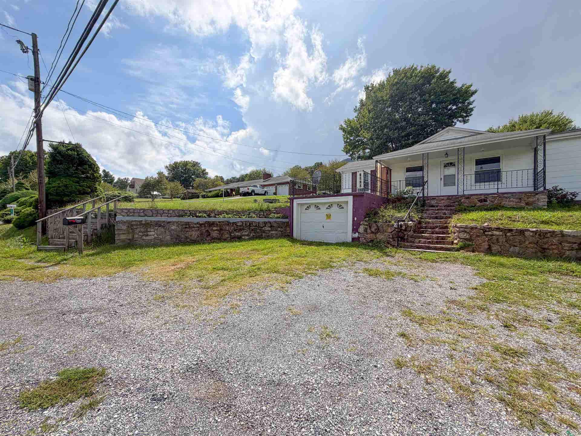 1066 PULASKI GILES Turnpike, Pearisburg, VA 24134