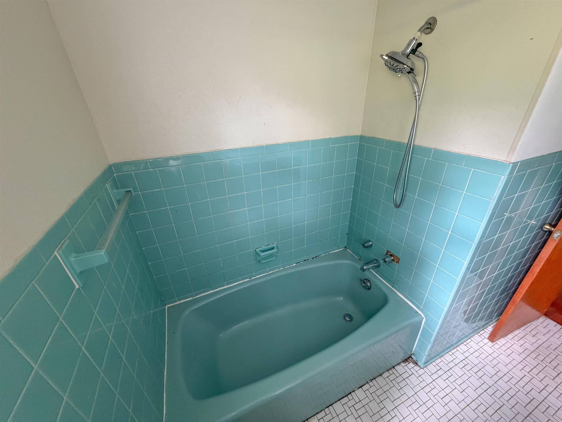 1066 PULASKI GILES Turnpike, Pearisburg, VA 24134