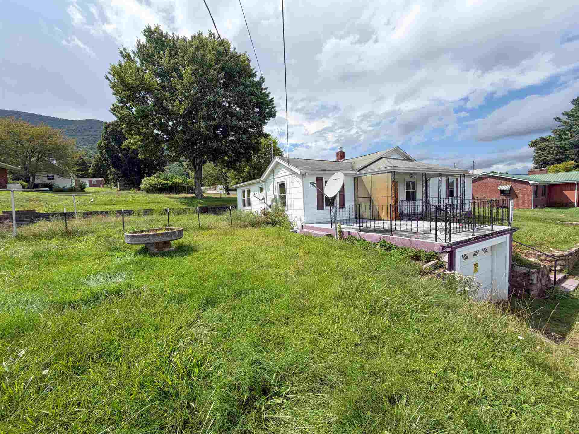 1066 PULASKI GILES Turnpike, Pearisburg, VA 24134