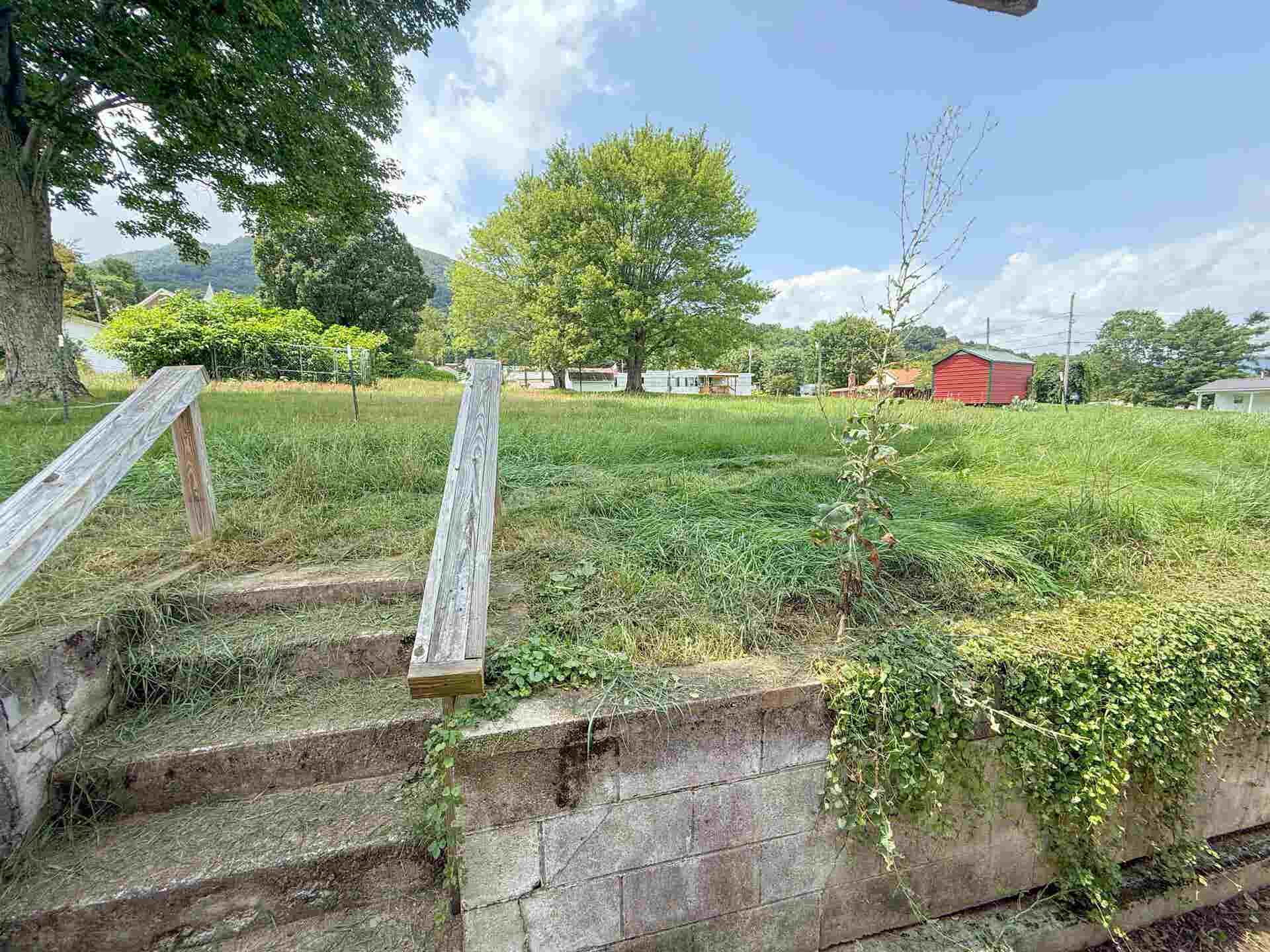 1066 PULASKI GILES Turnpike, Pearisburg, VA 24134