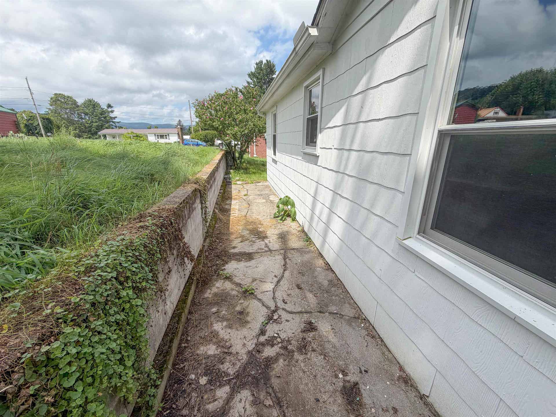 1066 PULASKI GILES Turnpike, Pearisburg, VA 24134